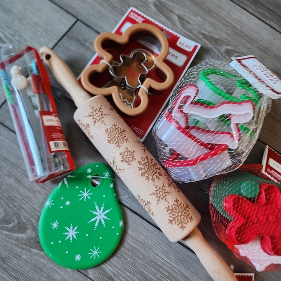 Holiday Baking essentials gift set - Picture 5 of 13